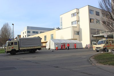 Die Ambulanz wurde am gestrigen Montag aufgebaut, heute öffnet sie.