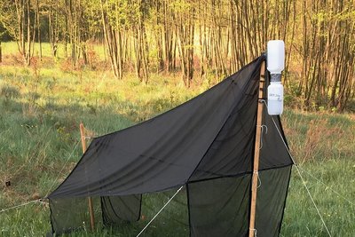 Mit solchen Insektenfallen haben Wissenschaftler Population und Artenvielfalt in unterschiedlichen Lebensräumen in Bayern untersucht. 