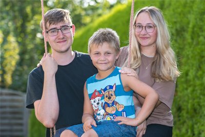 Während Domenic (l.) die Schule bereits abgeschlossen und Lenya (r.) die neunte Klasse besucht, wird Ruben jetzt eingeschult.