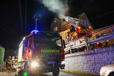In Bockau ist am späten Samstagabend ein Schornstein in Brand geraten.
