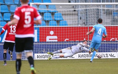 Rico Preißinger (Aalen) trifft zum 1:0.