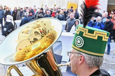 Das Bergmusikkorps Saxonia intonierte zum Festakt das Steigerlied, viele der 150 geladenen Gäste sangen mit. 