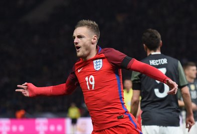 Der Engländer Jamie Vardy bejubelt sein Tor zum 2:2.