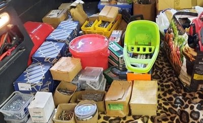 Nägel und Baumaterial sowie Werkzeuge gehörten mit zu den ersten Dingen, die im Krisengebiet dringend benötigt wurden. 