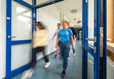 Auf den Fluren des Olbernhauer Gymnasiums wurden unter anderem mehrere Brandschutztüren eingebaut. 