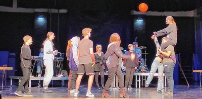 Die Schülerinnen und Schüler des Futurums bei der Probe im Neuberinhaus. 