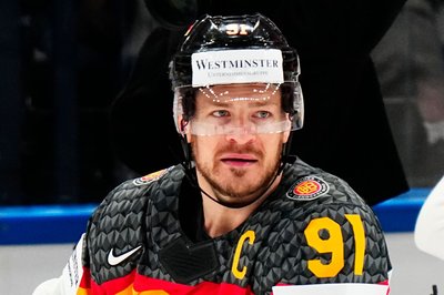 Der bald 40 Jahre alte Eishockey-Verteidiger Moritz Müller spielt noch ein Jahr weiter. (Archivbild) 
