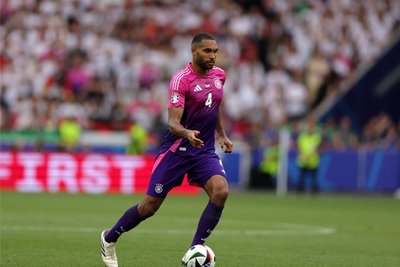 Jonathan Tah zeigte nach seiner Gelbsperre eine starke Leistung. Wie sein Abwehrkollege Rüdiger spielte er souverän, sorgte dafür, dass die Spanier kaum zu Abschlüssen im Strafraum kamen. In der Schlussphase machte er Platz für Thomas Müller. Note: 2,0.