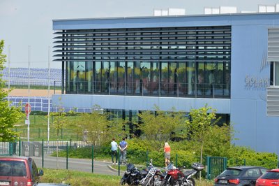Knapp zwei Stunden sprach Insolvenzverwalter Horst Piepenburg am späten Vormittag mit der Belegschaft bei Solarworld.