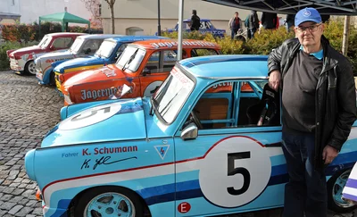 Wolfgang Hirsche ist mit dem Trabbi von K.Schumann angereist.