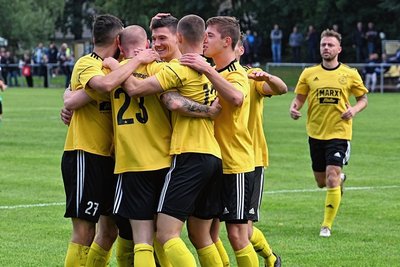 Hatten zuletzt viel zu feiern: Die Fußballer der SG Handwerk Rabenstein sind Tabellenführer in der Landesliga und stehen in der dritten Runde des Sachsenpokals. Dort geht es am Sonntag gegen Taucha. 