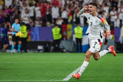 Kai Havertz arbeitete wie in allen EM-Spielen viel. Was ihm jedoch erneut fehlte, war das letzte Quentchen Glück, die letzte Konsequenz im Abschluss. Völlig entkräftet mache er vor der Verlängerung Platz für Innenverteidiger Waldemar Anton. Note: 3,5.