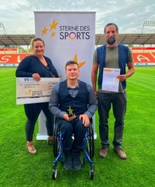 Freuen sich über den Großen Stern des Sports in Bronze: Yvonne Förster, Teemu Partanen und Marco Förster (von links). 