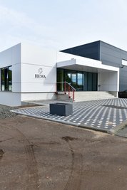 Feierliche Einweihung der Produktiosnstätte HEWA Leder Werk II in Zug mit Rundgang. 