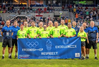 Mit Jessica Sitz (Dritte von links) gehörte vor wenigen Tagen eine gebürtige Vogtländerin in Mannheim dem internationalen Schiedsrichterteam bei der Faustball-Weltmeisterschaft der Männer an. 
