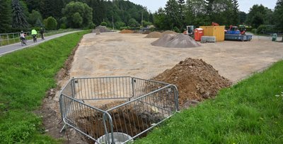 Auf diesem Grundstück direkt am Chemnitztalradweg am unteren Ortsteingang von Wittgensdorf soll ein Biergarten entstehen. Derzeit werden die Baupläne von der Stadtverwaltung geprüft. Wie lange der Vorgang dauert, ist ungewiss. 