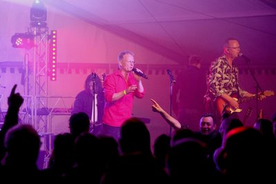 Erst am Samstagabend, als die Kultband SK 5 für Stimmung sorgte, war das Festzelt gut gefüllt.