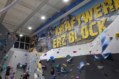 Blick in die Boulder-Halle in Johanngeorgenstadt. Einst befand sich in diesem Gebäude das Kohleheizhaus des Eisenwerks Wittigsthal.