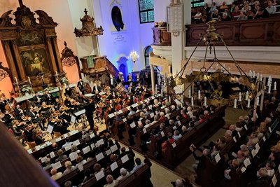 Pascal Kaufmann und die Junge Philharmonie Augustusburg beim Eröffnungskonzert 2024.