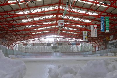 So sah es 2020 oft im Kunsteisstadion aus: Wenn nicht gerade die Eispiraten-Profis trainierten, herrschte gähnende Leere. 