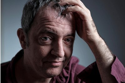 Rainald Grebe hat seine Autobiographie veröffentlicht. Über sein Leben erzählt er in Freiberg.