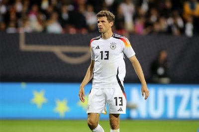 Thomas Müller kam in der Schlussphase, um all seine Erfahrung von 130 Länderspielen in die Partie zu bringen. Er machte viele Tiefenläufe, arbeitete defensiv, doch es wurde sichtbar, dass ihm über die Jahre die Spritzigkeit abhanden gekommen ist. Schon nach 20 Minuten Spielzeit ging er auf dem Zahnfleisch. Note: 4,5.