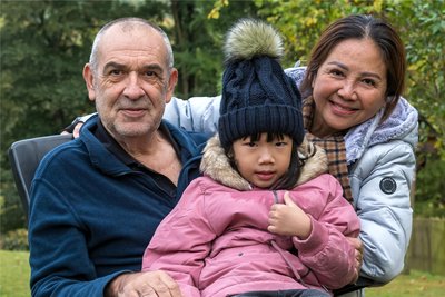 Nach einigen bürokratischen Kämpfen endlich in Olbernhau vereint: Wilhelm Schlax, Anh Thu und Thi Ai Phi Le.