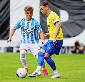 Marius Schreiber (links) im Spiel gegen Carl Zeiss Jena, hier mit Joel Richter.