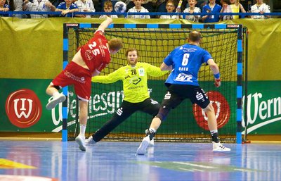 Aues Keeper Sveinbjörn Petursson parierte das eine und andere Mal stark.