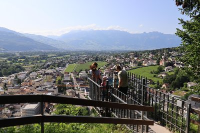 Vom Aussichtspunkt „Känzile“ blickt man auf Vaduz.