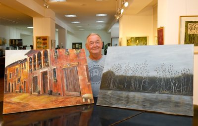 Hobbykünstler Peter Paulitschke beteiligt sich mit seinen Stadt- und Landschaftsansichten. 