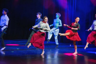 Schüler der Staatlichen Artistenschule Berlin zeigten bei der Jubiläumsveranstaltung vom Hotel König Albert in Bad Elster eine Varietéshow aus Akrobatik, Musicaltanz und Artistik im König-Albert-Theater.