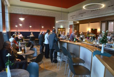 Im Rodewischer Ratskeller war zuletzt die Bar im Saal saniert worden. Jetzt soll dort die Akustik verbessert werden. 