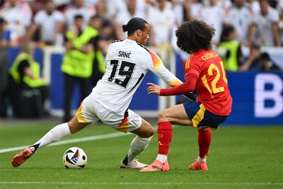 Leroy Sané stand wie schon im Achtelfinale gegen Dänemark in der Startelf. Zwar arbeitete er viel gegen den Ball, doch im Offensivspiel konnte der Bayern-Profi erneut nicht überzeugen. Weder Laufläufe, noch Pässe oder Dribblings wollten ihm gelingen. Zur Halbzeit machte er Platz für Florian Wirtz. Note: 5.