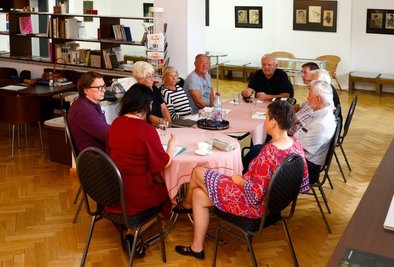 In der Galerie "Art In" treffen sich Meeraner Künstler zur Ausstellungsplanung. Die Räume werden auch vom 2010 gegründeten Malzirkel genutzt.