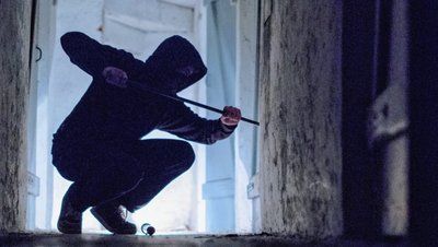 Einbrechern - hier ein verschlossener Keller - sollte man es nicht zu leicht machen, so die Polizei. 