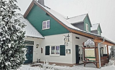 Andere Häuser regulieren die Kosten allein über die Karte, heben also die Preise für das einzelne Gericht an. Dem Kunden erschließe sich so aber gar nicht, wo das Problem liegt, finden die "Göpelgeister".