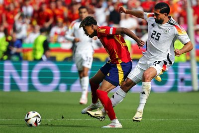 Emre Can begann recht überraschend für Robert Andrich. Doch schon in den ersten Sekunden wurde er klar, dass ein gebrauchter Tag sein würde. Unnötig wollte er in der eigenen Hälfte einen Freistoß schinden. Das ging nach hinten los. Spanien bekam die erste Chance des Spiels. Die erhoffte Stabilität konnte er der Mannschaft nicht geben. Andrich ersetzte ihn zur Pause. Note: 5.