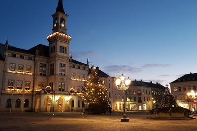 Der Oelsnitzer Marktplatz bietet ein stimmungsvolles Bild.