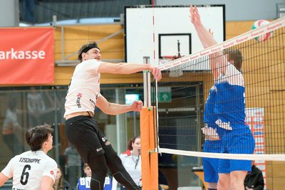 Mittelblocker Nils Kindel (Mitte) wurde in Delitzsch zum Zschopauer MVP gekürt.