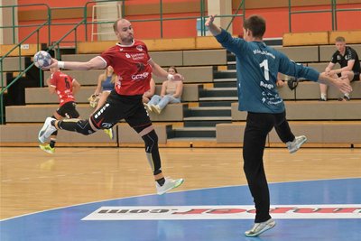 Die Zwickauer Oberliga-Handballer um Dmytrij Dych (links) haben nach zwei Unentschieden zum Auftakt noch Luft nach oben.