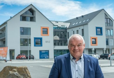 Michael Kosel ist Aufsichtsratsvorsitzender und Generalbevollmächtigter der Kölner Genossenschaft MVZ Der Arzt. Sein Vorzeigeobjekt: die 20 Millionen Euro teure Poliklinik in Marienberg. 