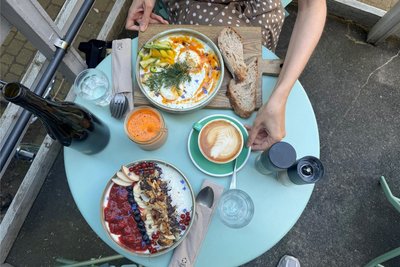Hier sollte man sich Zeit zum Genießen nehmen: das Dreamers auf dem Brühl.