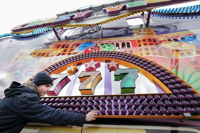 Das „Crazy Vegas“ ist zum ersten Mal in Plauen dabei. Betreiber Ray Hempen aus Oldenburg setzt auf die Glückszahl 7.