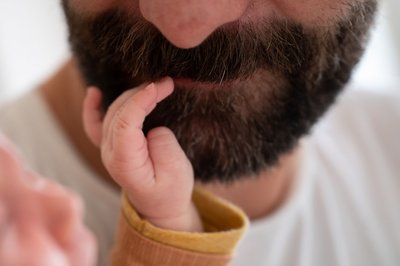 Elterngeld Plus für längere Unterstützung: Mit Elterngeld Plus können Eltern das Geld doppelt so lange beziehen, allerdings maximal 900 Euro pro Monat.