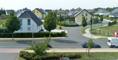 Laut einer Studie der Landesbausparkassen sind die Preise für Eigenheime in Freiberg gesunken. Dabei gibt es in der Stadt attraktive Standorte, wie die Eigenheimsiedlung in Freiberg Neufriedeburg.