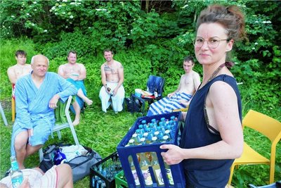 Für die Gäste hatte Nadine Knödler ausreichend Getränke und Speisen parat.