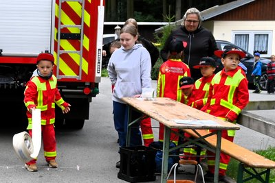Feuerfuchs Finn aus Limbach beim Schlauchkegeln.