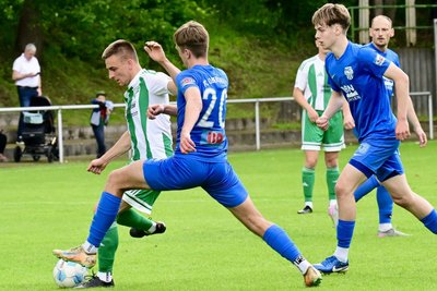 Gegen den FC Oberlausitz Neugersdorf traf der Thalheimer Pierre Kretzschmar (am Ball) früh zum 1:0.