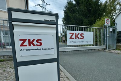 Noch bis zum 31. Januar 2026 öffnet sich das Tor zur ZKS. Danach bleibt es wegen der Schließung des Werkes für immer geschlossen.